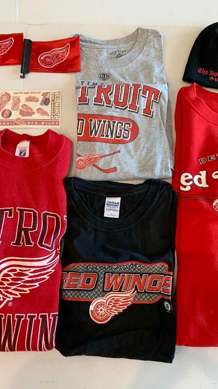 Photo 1 of NHL DETROIT RED WINGS SWEATSHIRTS, TSHIRTS AND A HAT