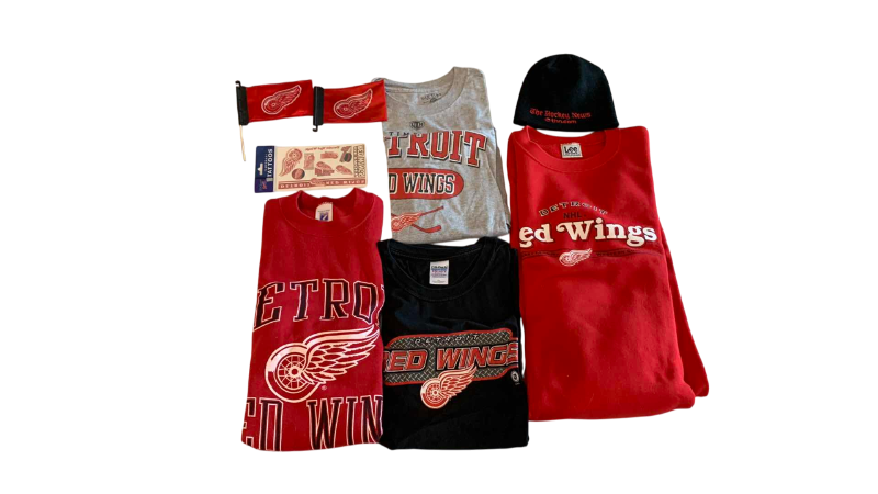 Photo 1 of NHL DETROIT RED WINGS SWEATSHIRTS, TSHIRTS AND A HAT