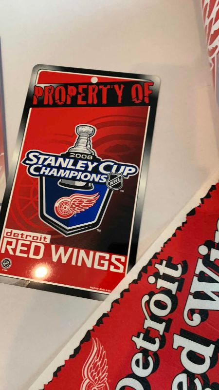 Photo 1 of NHL HOCKEY DETROIT RED WINGS STANLEY CUP MEMORABILIA