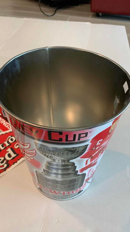 Photo 1 of NHL HOCKEY DETROIT RED WINGS STANLEY CUP MEMORABILIA