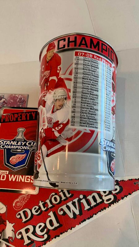Photo 1 of NHL HOCKEY DETROIT RED WINGS STANLEY CUP MEMORABILIA