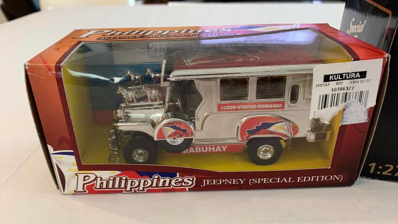 Photo 1 of HUMMER AND PHILIPPINES JEEPNEY