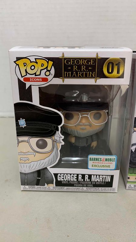 Photo 1 of FUNKO POP GEORGE R.R. MARTIN AND APEX OCTANE # 871