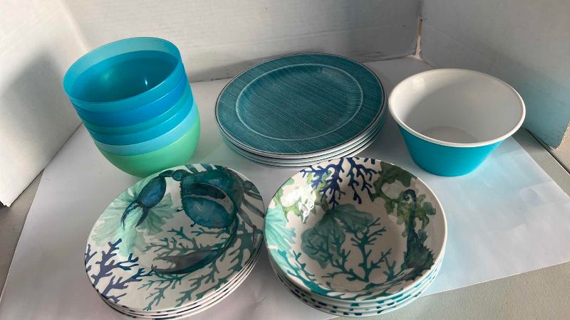 Photo 1 of OCEAN SEAHORSE THEMED PLATE AND BOWL SET