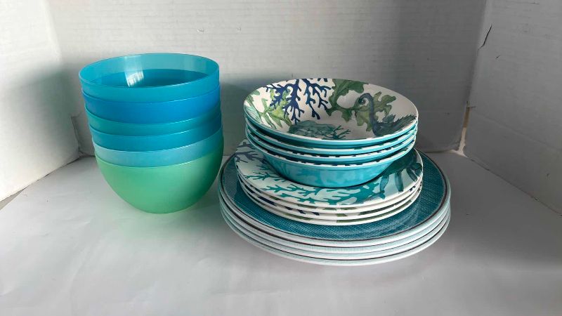 Photo 1 of OCEAN SEAHORSE THEMED PLATE AND BOWL SET