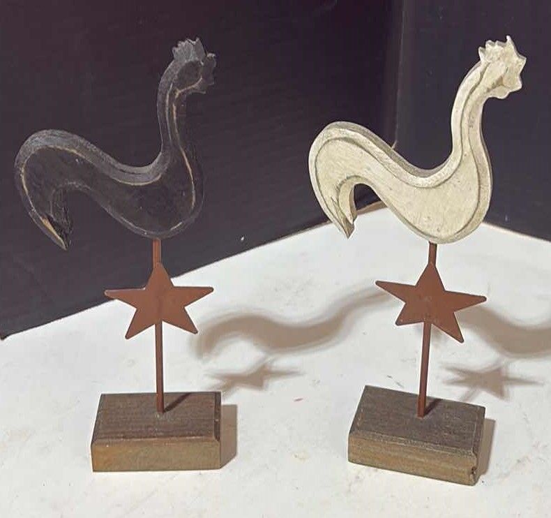 Photo 1 of ROOSTER DECOR 12” X 18”H