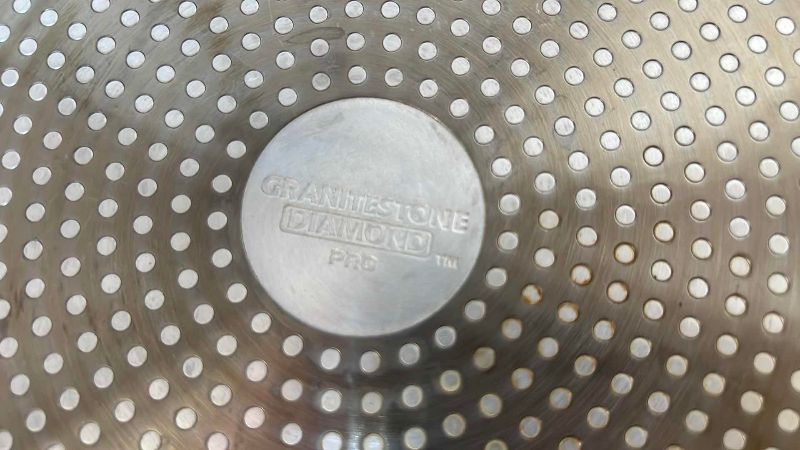 Photo 1 of LARGE SKILLET GRANITESTONE DIAMOND PRO