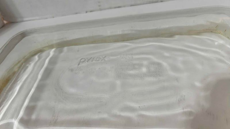 Photo 1 of PYREX BAKING TRAY