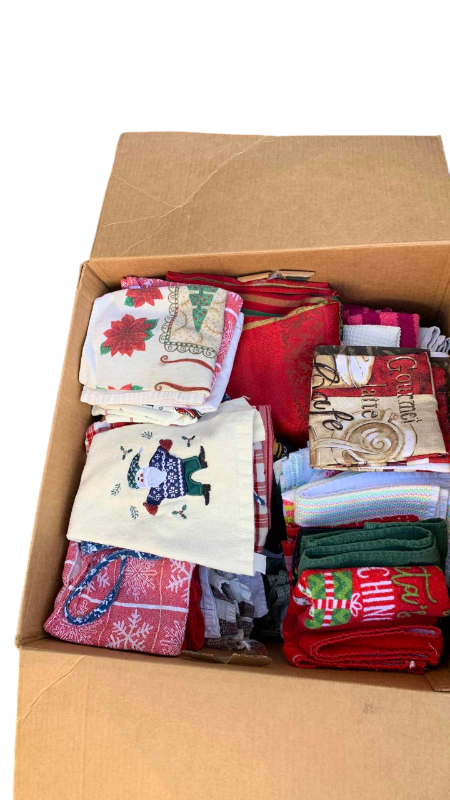 Photo 1 of CHRISTMAS LINENS AND NAPKINS