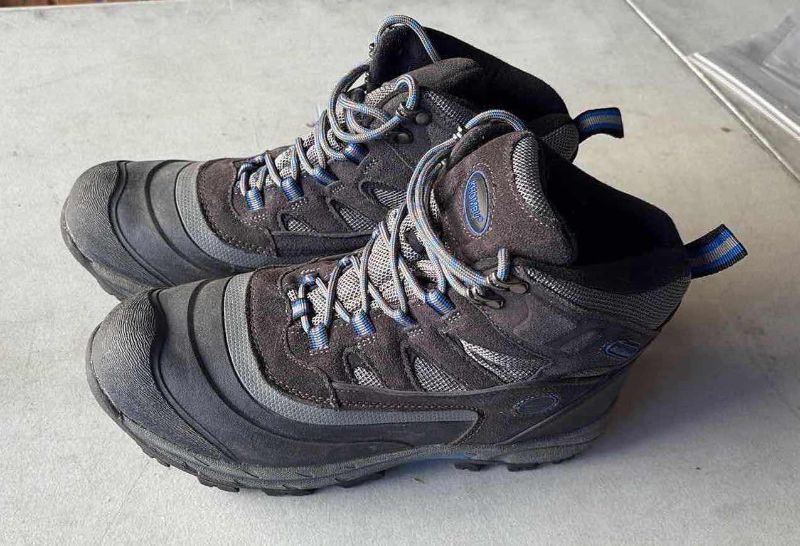 Photo 1 of MENS KHOMBU BOOTS 10