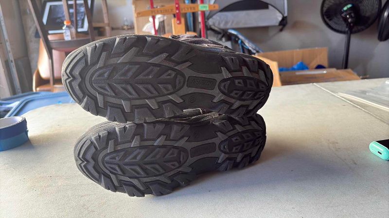 Photo 1 of MENS KHOMBU BOOTS 10