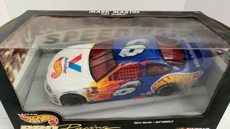 Photo 1 of NASCAR TEAM HOT WHEELS PRO RACING MARK MARTIN NUMBER 6 1/24 SCALE DIECAST CAR