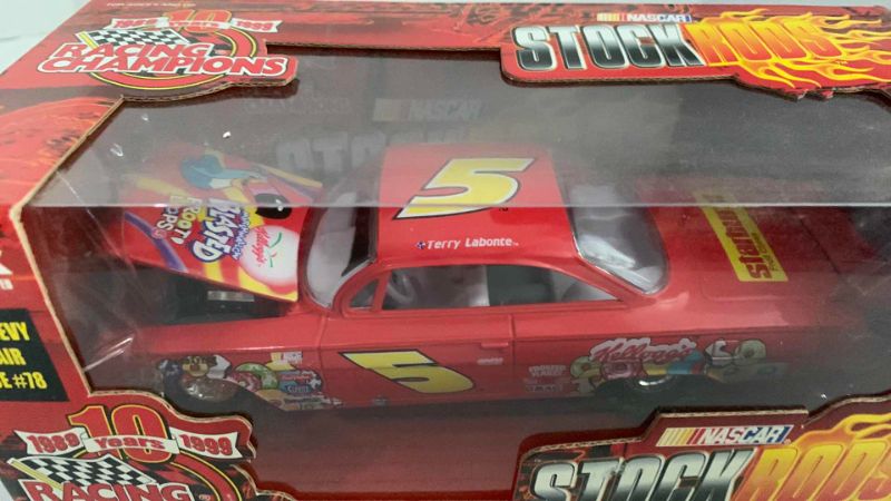 Photo 1 of NASCAR RACING CHAMPIONS 10TH ANNIVERSARY STOCK RODS 1962 CHEVY BELAIR ISSUE NUMBER 78 1/24 SCALE 1/2499