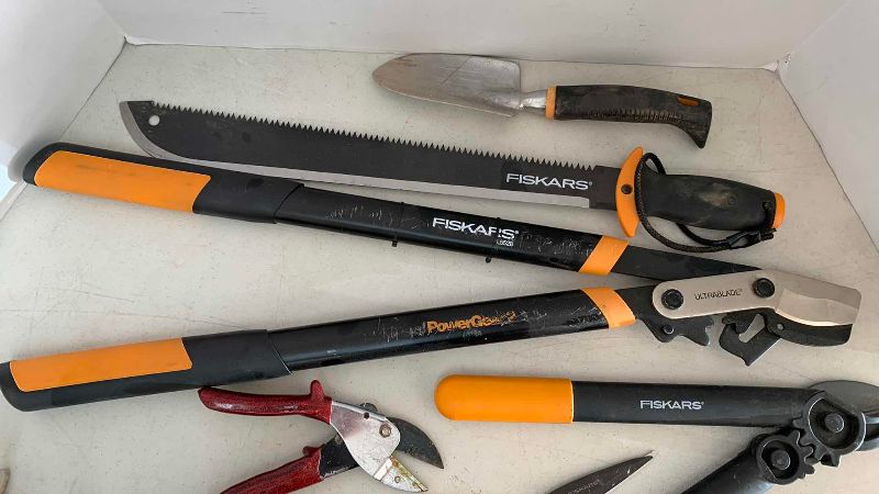 Photo 1 of FISKARS GARDEN TOOLS