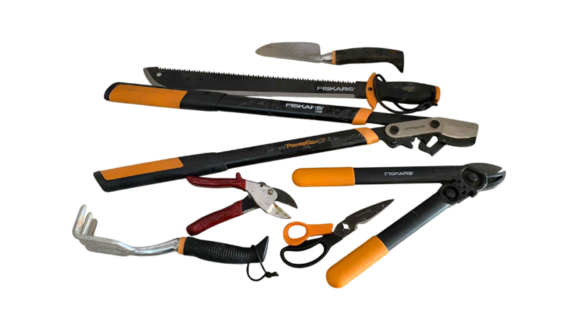 Photo 1 of FISKARS GARDEN TOOLS