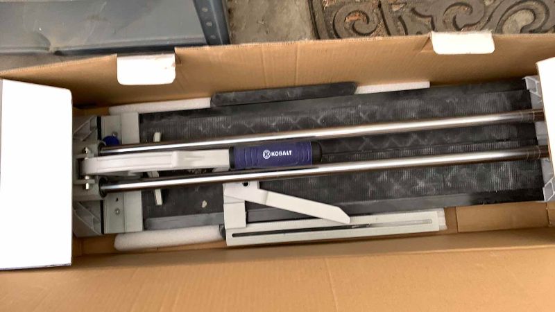 Photo 1 of KOBALT 24” TILE CUTTER