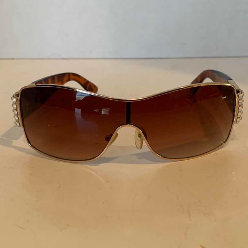 Photo 1 of LOUIS V  EYEWEAR