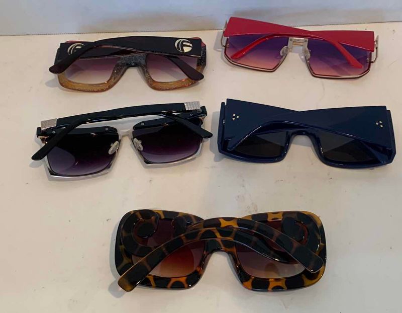 Photo 1 of 5-PAIRS OF LADIES FASHION SUNGLASSES
