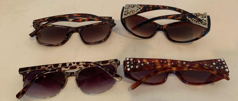 Photo 1 of 4-PAIRS OF LADIES FASHION SUNGLASSES
