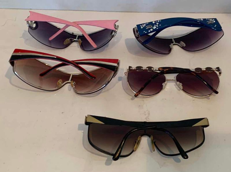 Photo 1 of 5-PAIRS OF LADIES FASHION SUNGLASSES