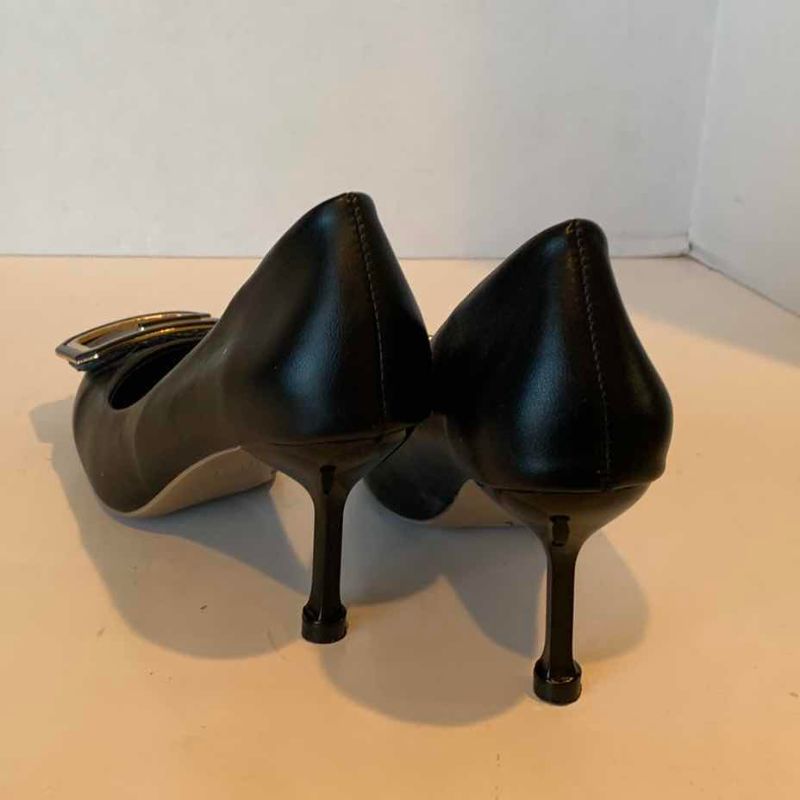 Photo 1 of BLACK PUMP WITH GOLD “G” EMBLEMS SIZE NOT FOUND