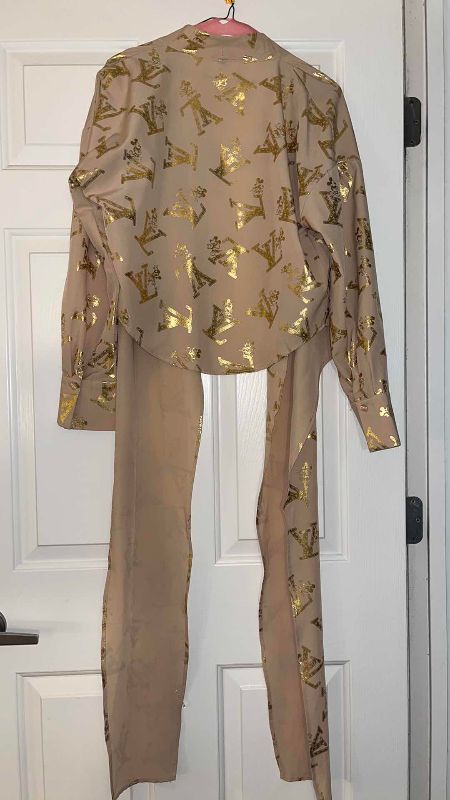 Photo 1 of LOUIS VUITTON FRONT TIE SHAWL (SIZE SM)