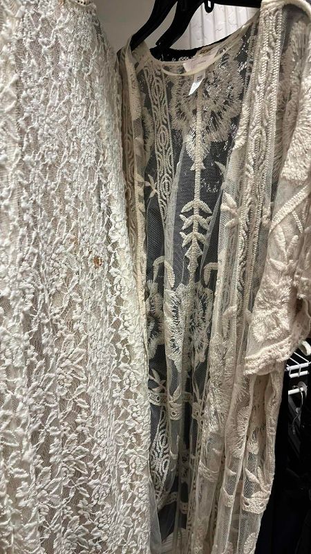Photo 1 of LONG LACE SHAWLS SIZE M