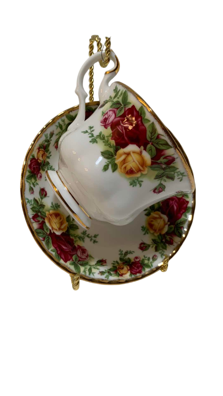 Photo 1 of VINTAGE “OLD COUNTRY ROSES” ROYAL ALBERT BONE CHINA TEA CUP AND SAUCER