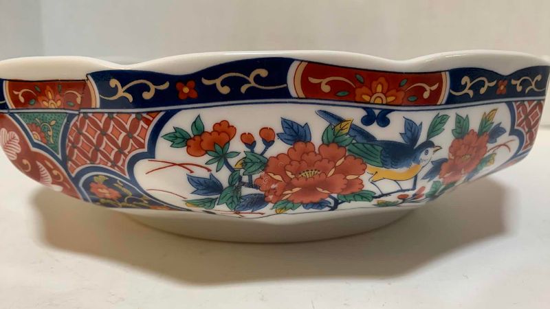Photo 1 of VINTAGE JAPANESE HAND PAINTED IMARI SERVING BOWL 10”