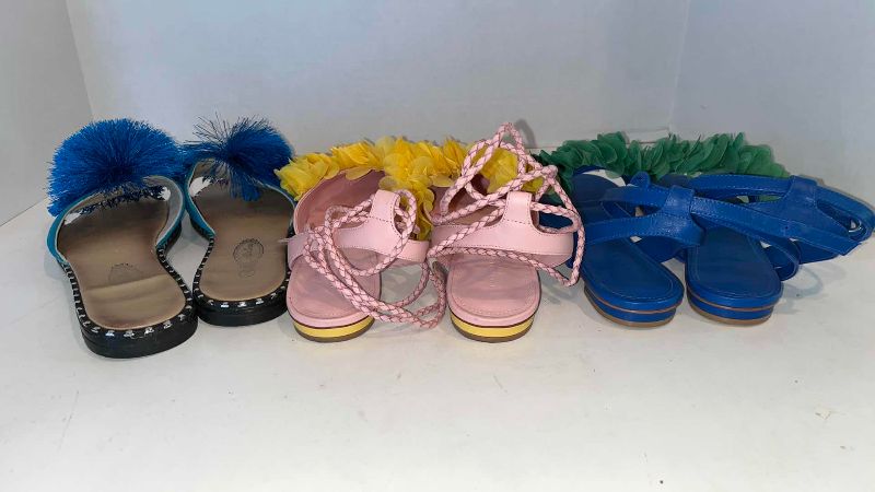 Photo 1 of 3 PAIRS-WOMEN'S FLAT SHOES (SIZE 7)