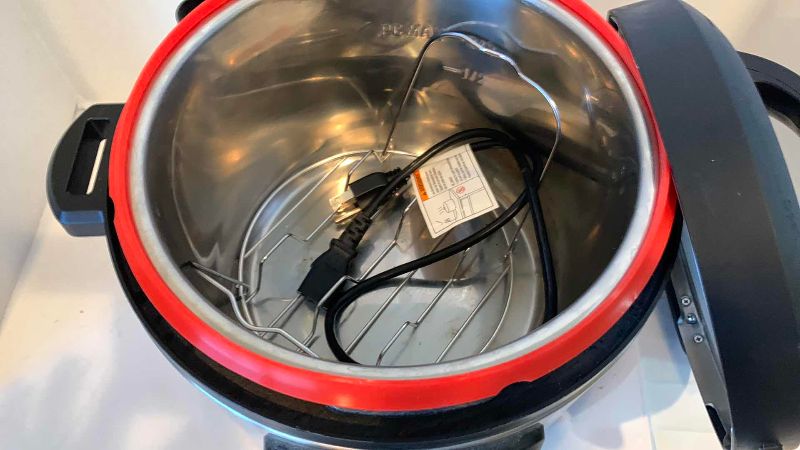 Photo 1 of INSTANT POT DUO SV AND COOKBOOK