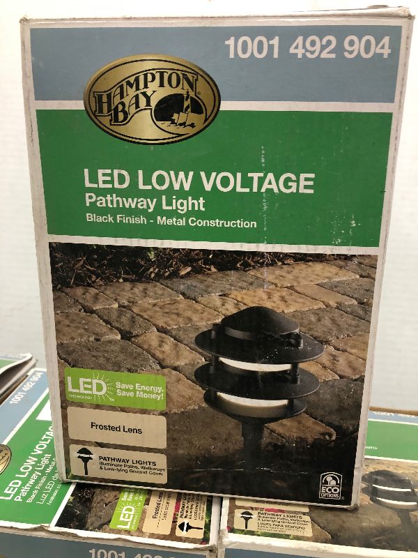 Photo 1 of 9-HAMPTON BAY LED LOW VOLTAGE PATHWAY LIGHTS 1001 492 904