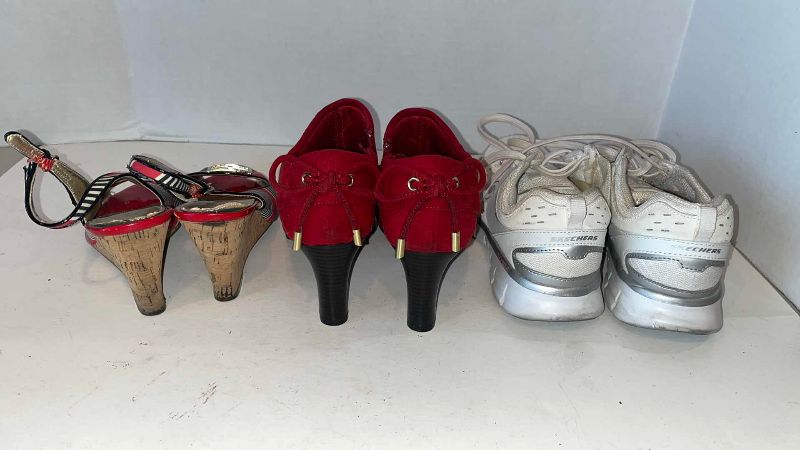 Photo 1 of 3-WOMENS SHOES SIZE 8 SKETCHER