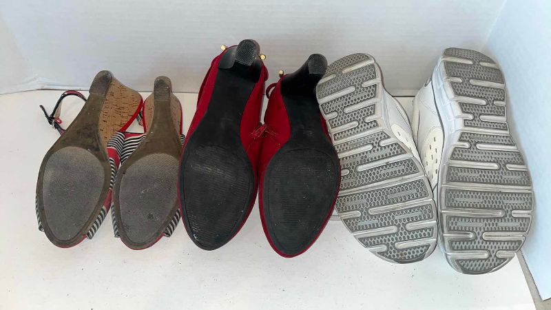 Photo 1 of 3-WOMENS SHOES SIZE 8 SKETCHER