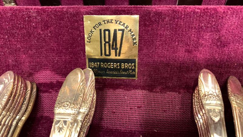 Photo 1 of 1847 ROGERS BROTHERS SILVER-PLATE WITH NO.39 DECORATOR CHEST 116 PIECES