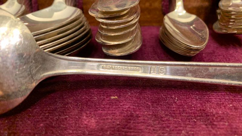 Photo 1 of 1847 ROGERS BROTHERS SILVER-PLATE WITH NO.39 DECORATOR CHEST 116 PIECES