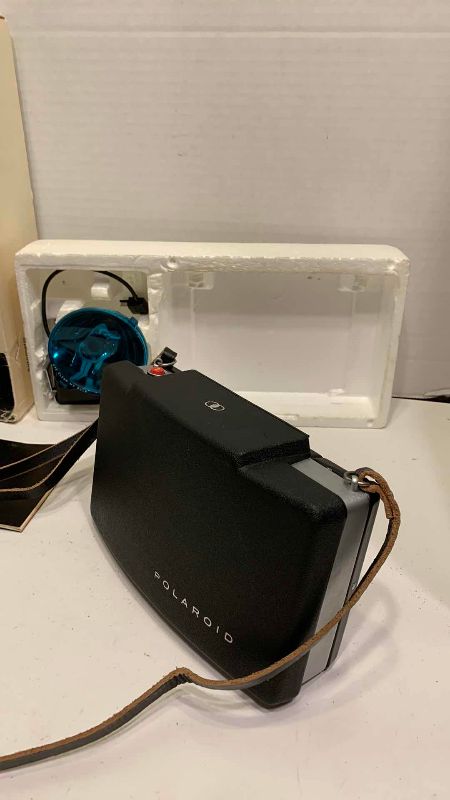 Photo 1 of VINTAGE POLAROID MIDEL 250 LAND CAMERA AND FLASH