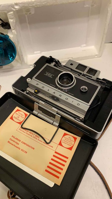Photo 1 of VINTAGE POLAROID MIDEL 250 LAND CAMERA AND FLASH
