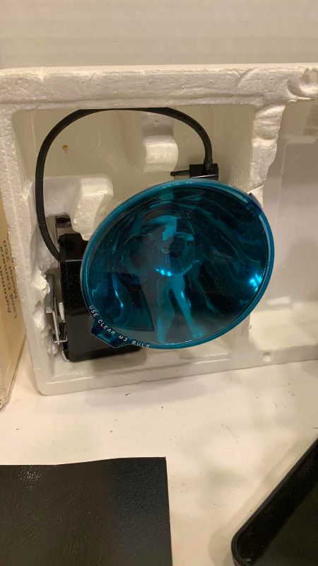 Photo 1 of VINTAGE POLAROID MIDEL 250 LAND CAMERA AND FLASH