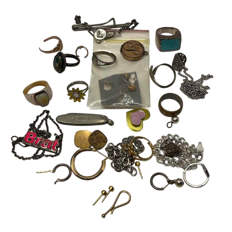 Photo 1 of RINGS AND BRACELETS