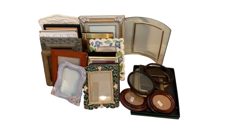 Photo 1 of VARIOUS TYPES OF PHOTO FRAMES