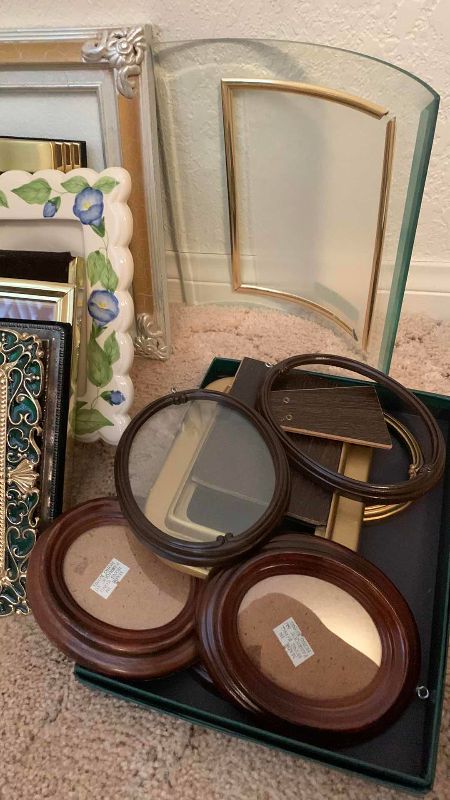 Photo 1 of VARIOUS TYPES OF PHOTO FRAMES