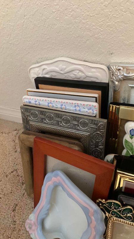Photo 1 of VARIOUS TYPES OF PHOTO FRAMES