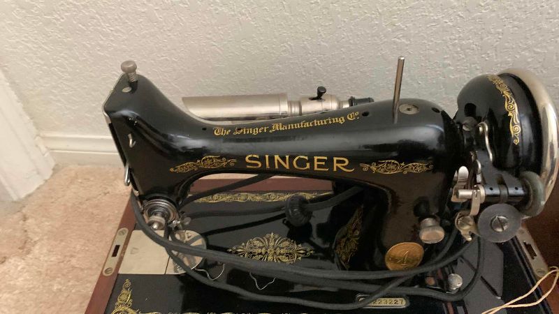 Photo 1 of ANTIQUE SINGER SEWING MACHINE WITH CASE