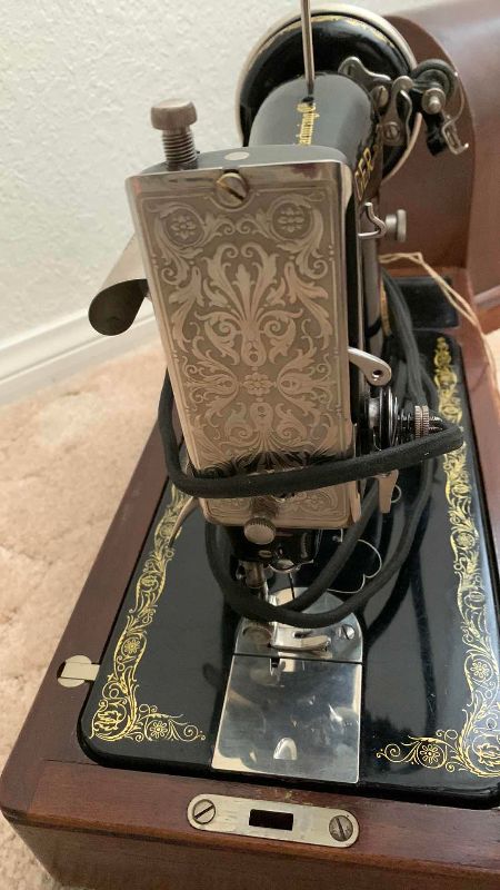Photo 1 of ANTIQUE SINGER SEWING MACHINE WITH CASE