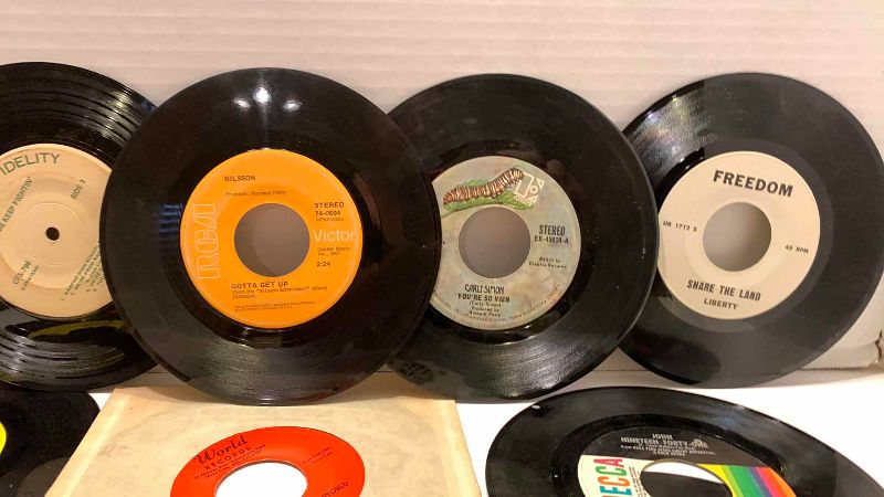 Photo 1 of VINTAGE 45 RECORDS