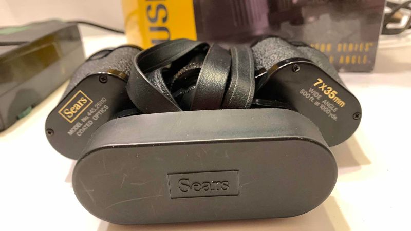 Photo 1 of VINTAGE STEREO REALIST VIEWER AND BUSHNELL BINOCULARS 7 X 35 MM