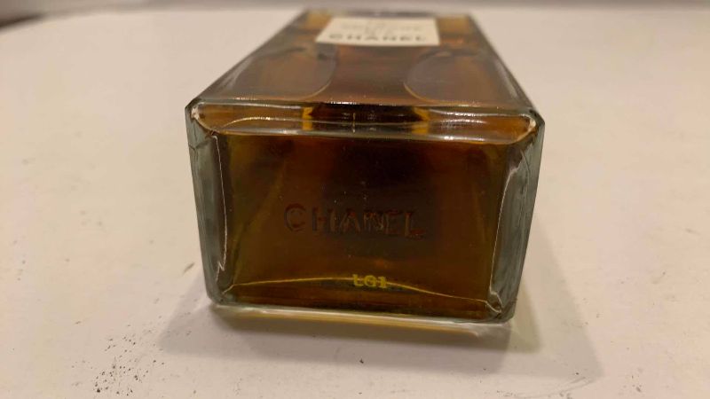 Photo 1 of VINTAGE CHANEL NO. 5 EAU DE COLOGNE 4 OZ BOTTLE