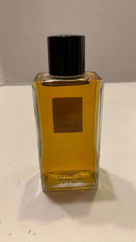 Photo 1 of VINTAGE CHANEL NO. 5 EAU DE COLOGNE 4 OZ BOTTLE