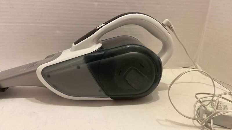Photo 1 of BLACK+DECKER DUSTBUSTER ADVANCE CLEAN CORDLESS HANDHELD VACUUM MODEL HHVJ315JD10